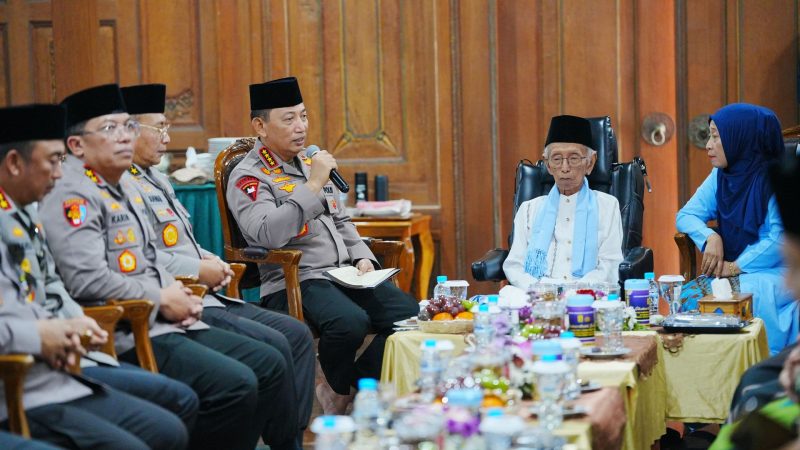 Kapolri Jenderal Listyo Sigit Jalin Silaturahmi ke Pesantren Shiddiqiyyah Jombang