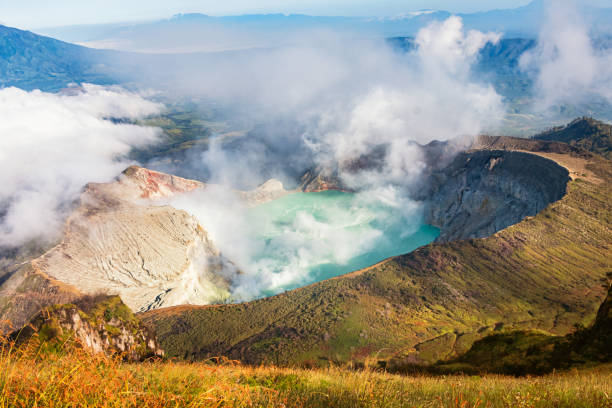 Kawah Ijen Bondowoso: Pesona Api Biru di Ujung Timur Jawa