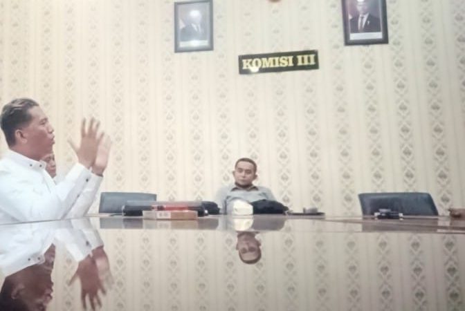 LSM Siti Jenar Kembali Desak DPRD Situbondo Soal Stockpile Sawdust