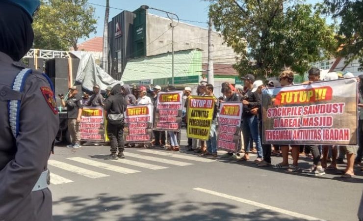 Unjuk Rasa Besar di Situbondo, Warga Desak Stockpile Ditutup