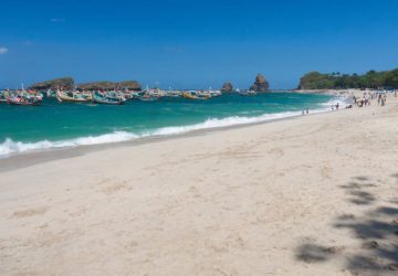 Tanjung Papuma Jember, Eksotisme Pantai Terbaik di Jawa Timur