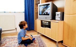 Dampak Menonton Televisi Berlebihan pada Konsentrasi Anak: Membangun Fondasi Perhatian di Era Digital