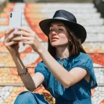 Menghadapi Cermin yang Retak: Panduan Komprehensif Cara Menghadapi Orang dengan Kepribadian Narsistik