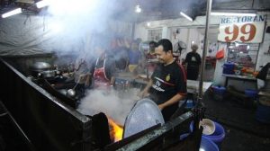 Menguak Keunikan Kuliner Malam Pecenongan yang Legendaris: Sebuah Perjalanan Rasa di Jantung Jakarta