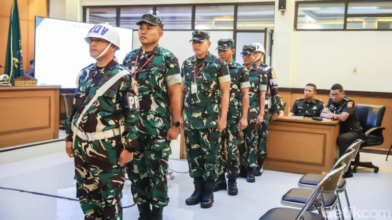 Tuntutan Hukuman 25 Tahun Penjara Dilayangkan Oditur Militer Terhadap Empat Terdakwa Kasus Penyiraman Air Keras Aktivis Kontras
